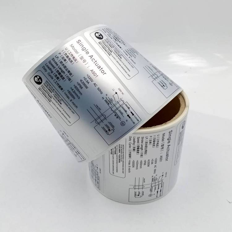 干电池不干胶标签定制 四色印刷铝膜卷筒贴纸与亚银标贴的应用优势